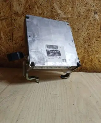 Toyota Corolla E120 E130 Engine control unit/module 2750008801 8966102B80 MB2750008801