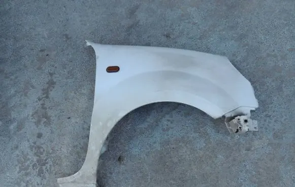 Nissan Kubistar Fender