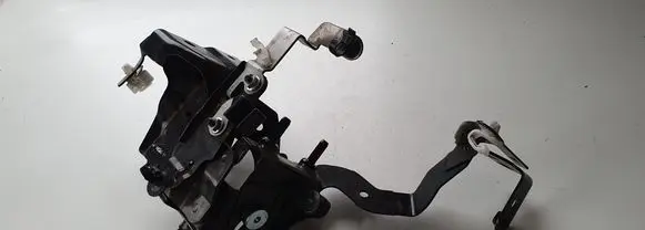Toyota Prius (XW50) ABS pump bracket 
