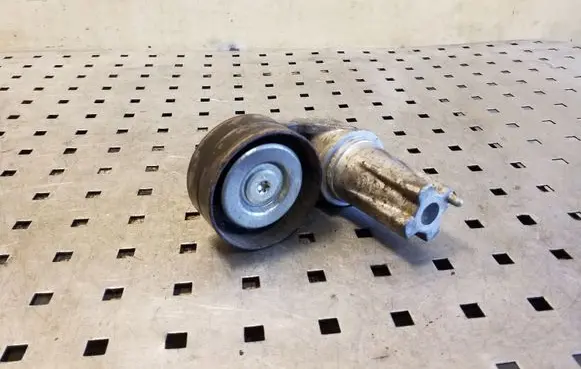 Land Rover Discovery 3 - LR3 Generator/alternator belt tensioner