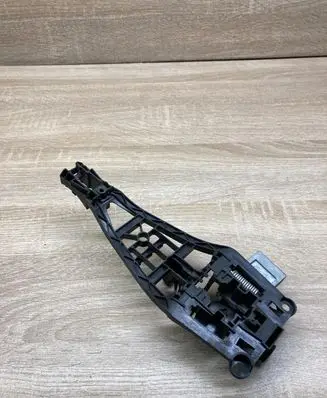 Opel Astra J Rear door exterior handle/bracket 24463749