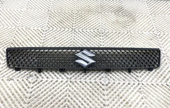 Suzuki Swift I Front grill