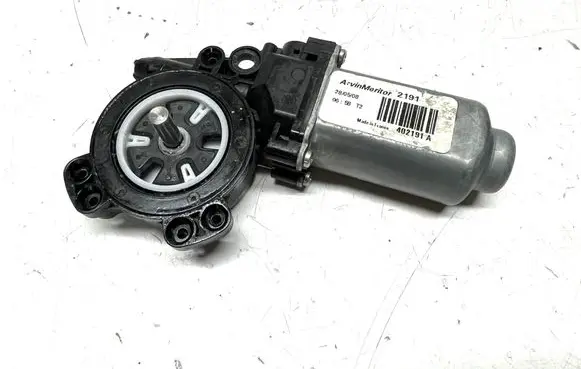 Nissan Qashqai Rear door window regulator motor 402191A