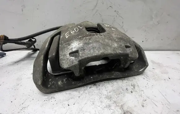 BMW 5 E60 E61 Front brake caliper 6030324