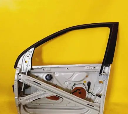 Volkswagen Golf V Front door 1K4831603