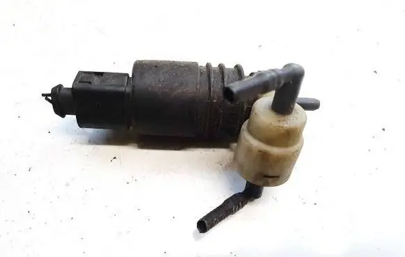 Volkswagen Golf III Windscreen/windshield washer pump 1j0973722