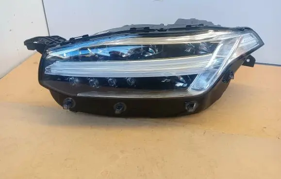 Volvo XC90 Headlight/headlamp 32342484