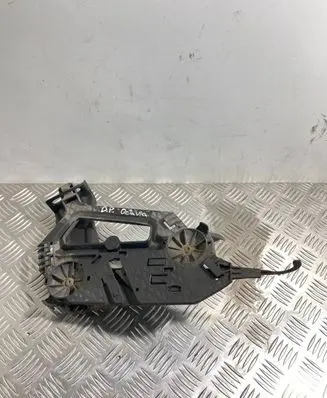 Skoda Octavia Mk2 (1Z) Headlight/headlamp mounting bracket 1Z0941340