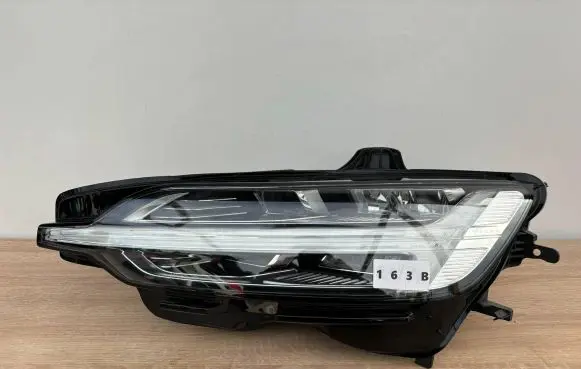 Volvo S60 Headlight/headlamp 32228817