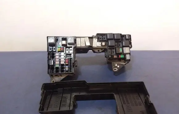 Jaguar XF X250 Fuse box set 8X2T14A003AA