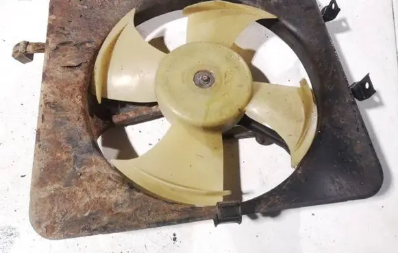 Honda CR-V Radiator cooling fan shroud