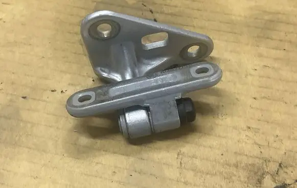Mercedes-Benz E W211 Front door lower hinge 