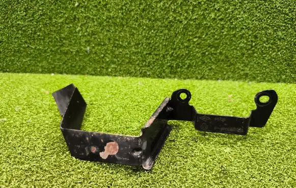Radiator mount bracket