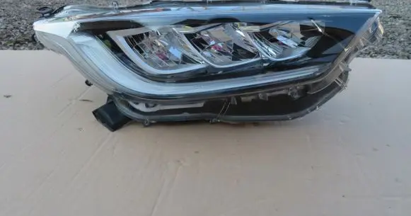 Toyota Yaris XP210 Headlight/headlamp 27583