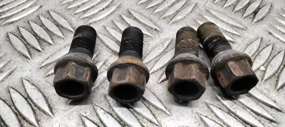 BMW X5 E70 Nuts/bolts 