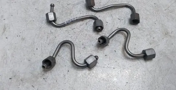 Fuel injector supply line/pipe