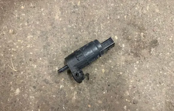 Audi A3 8Y Windscreen/windshield washer pump 1K6955651