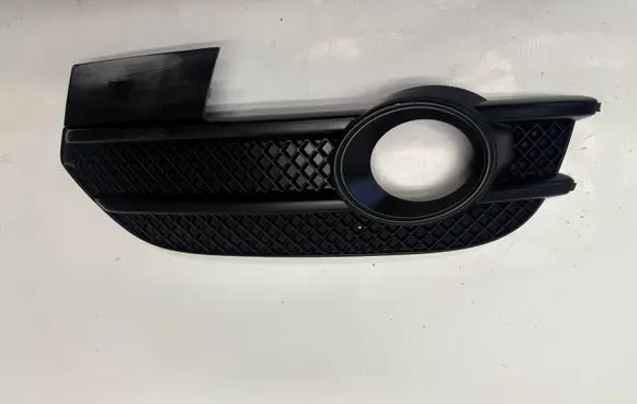 Audi Q3 8U Front bumper lower grill 8U0807681
