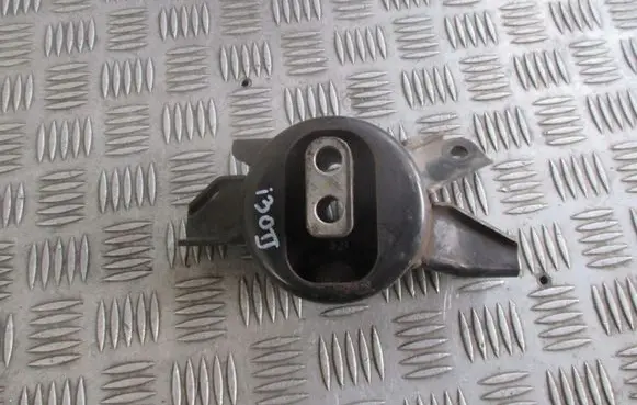 Hyundai i30 Engine mount bracket 21830-A5000