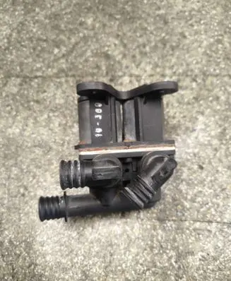 BMW 5 E60 E61 Coolant heater control valve 8391417