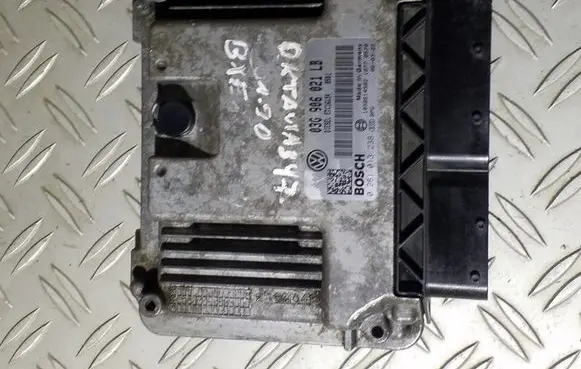 Skoda Octavia Mk2 (1Z) Engine control unit/module ECU 03G906021LB 0281013238 EDC16U34