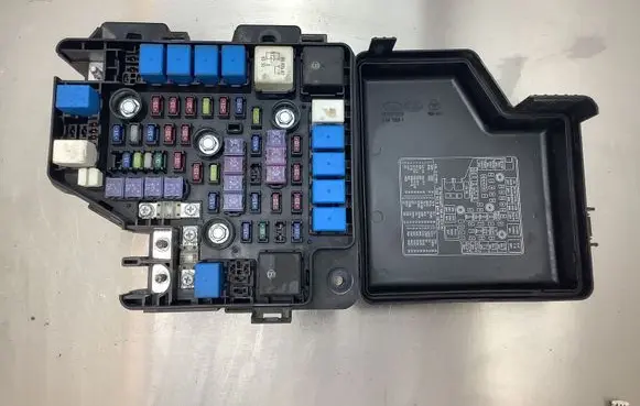 Hyundai Santa Fe Fuse module 
