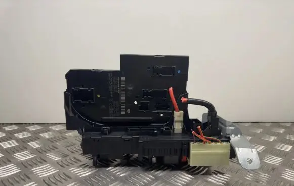Mercedes-Benz C W204 Fuse box set 2049001202 2045459032 2129022702