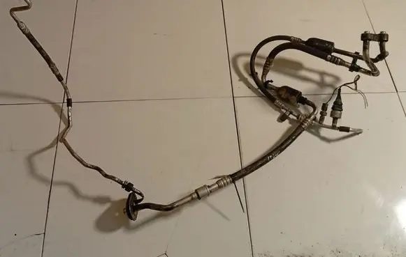 Opel Omega B2 Air conditioning (A/C) pipe/hose 90564653