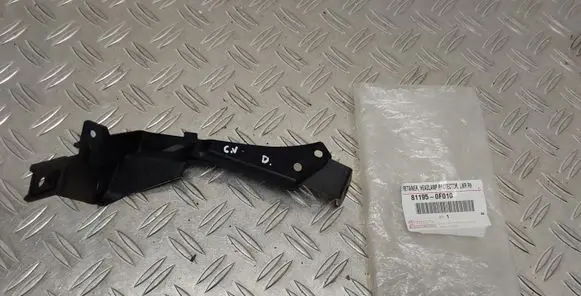 Toyota Corolla Verso AR10 Headlight part 811950F010