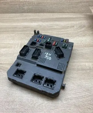 Peugeot 206 Central body control module 9645747480