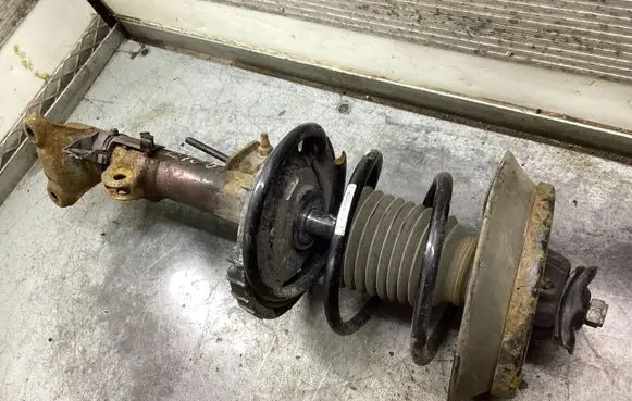 Mercedes-Benz C W203 Front shock absorber with coil spring