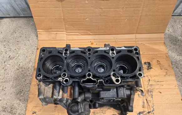 Volkswagen Golf Plus Engine block 03L103021P