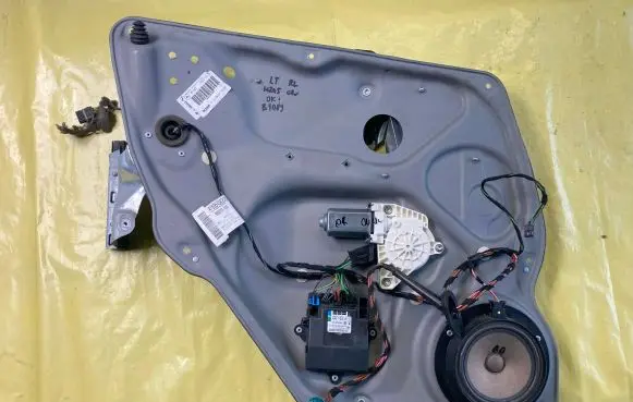 Mercedes-Benz B W245 Sliding door window regulator with motor A1697301579 A1698209126 A1695408205