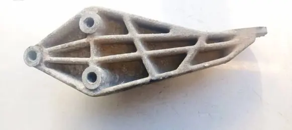 Opel Vectra B Engine mounting bracket