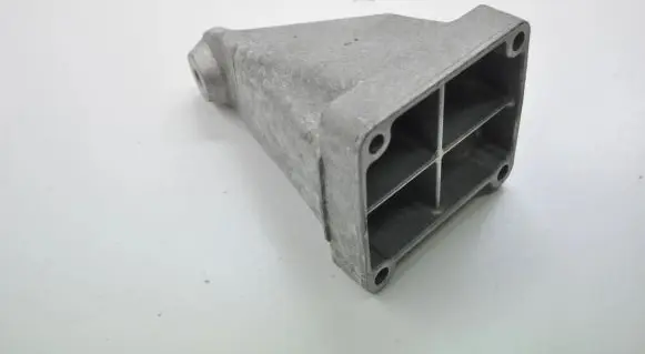 Mercedes-Benz C W203 Engine mounting bracket A2712230804