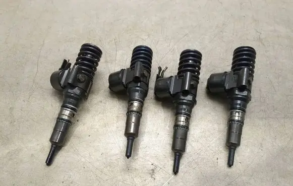 Volkswagen Touran I Fuel injectors set 0414720404
