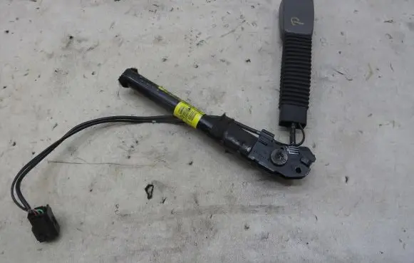 Jaguar XJ X351 Front seatbelt 33032052B
