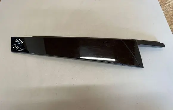 BMW 2 F46 Rear door glass trim molding 7316779