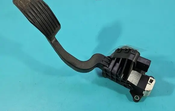 Opel Corsa E Accelerator throttle pedal 13305804 IMPRK1541293