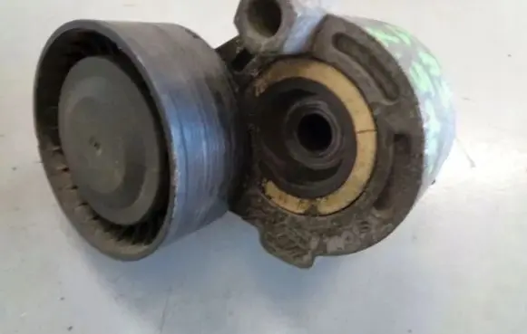 Nissan Qashqai+2 Alternator belt tensioner 