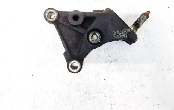 Honda FR-V Engine mounting bracket