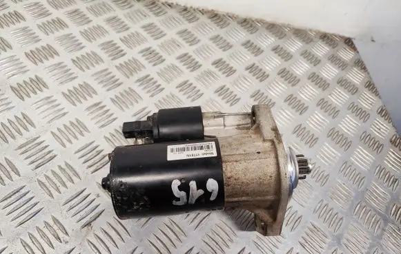 Volkswagen Golf IV Starter motor 17781N
