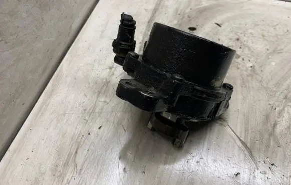 Opel Combo C Vacuum pump 55193232
