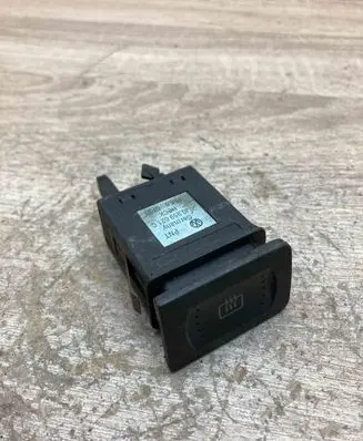 Volkswagen PASSAT B5.5 Windscreen/window heater switch 1J0959621C