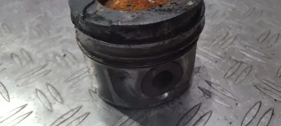 Toyota Avensis T250 Piston 