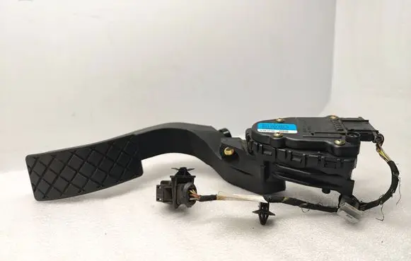 Audi A4 S4 B5 8D Accelerator throttle pedal 8D1723523G 6PV00777006