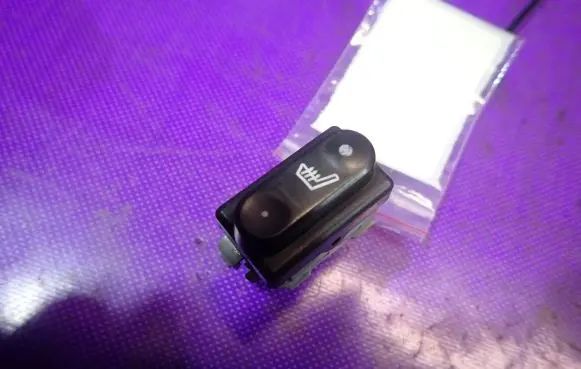 Nissan Primera Seat heating switch 2808201
