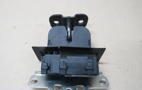 Opel Insignia A Tailgate/trunk/boot lock/catch/latch 13276273