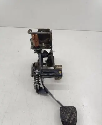 Infiniti Q50 Clutch pedal 