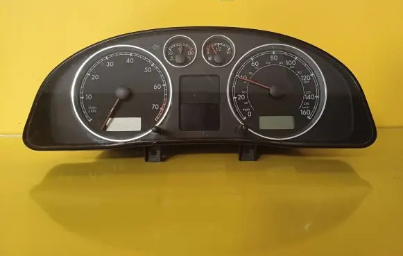 Volkswagen PASSAT B5 Speedometer (instrument cluster) 3B0920929A